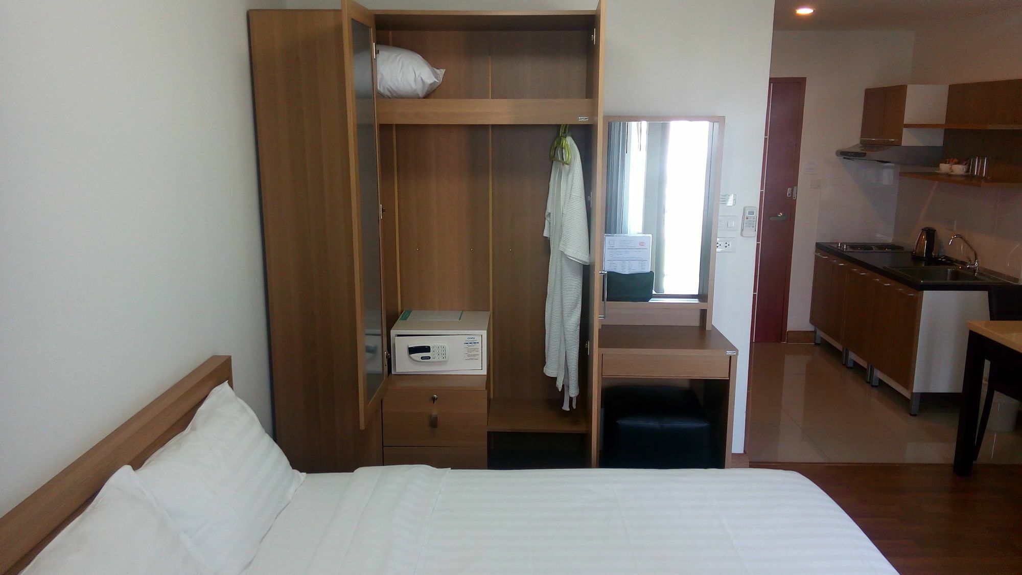 Winner Serviced Apartment Si Maha Phot Exterior photo